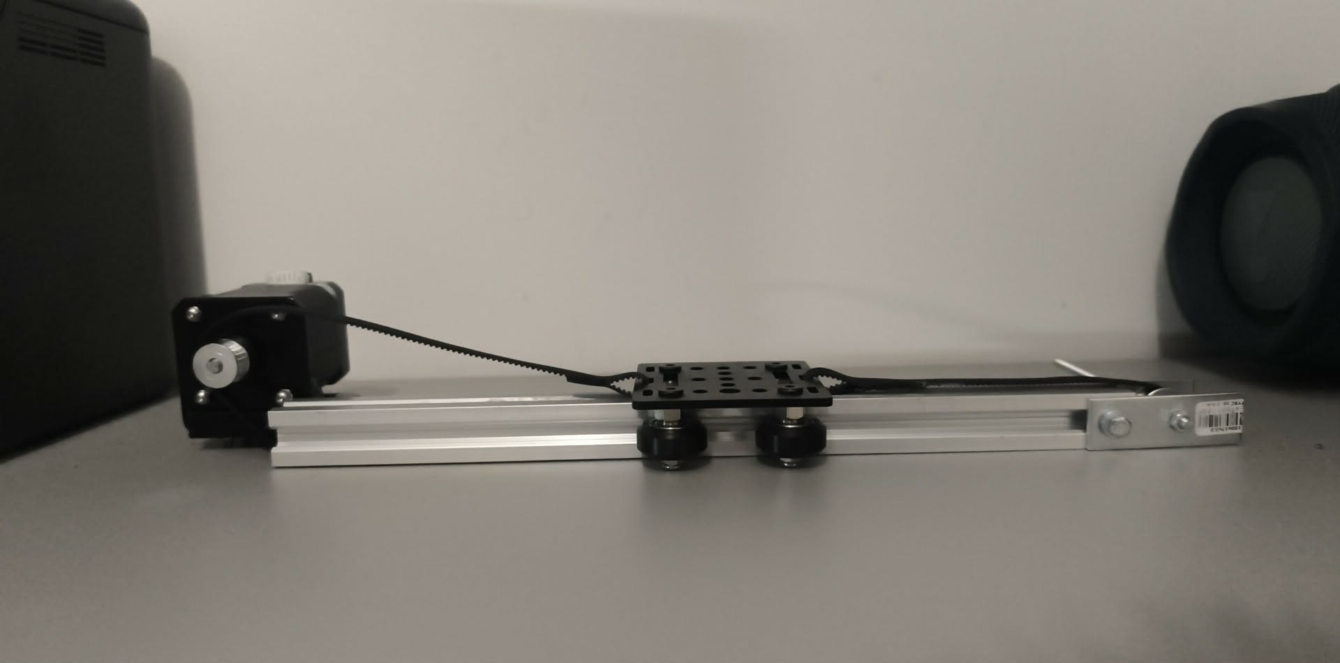 GuitarMicBot linear axis assembly